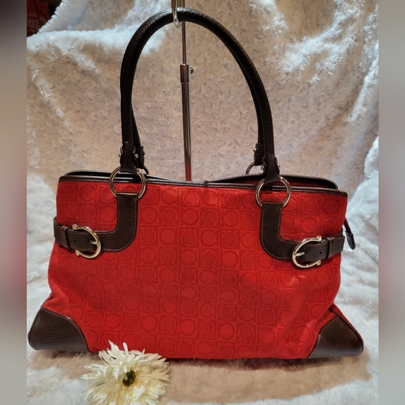 Meet your Posher, Flordeliza - Picture 3 of 6